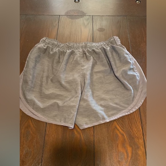 Women’s Nike shorts - Picture 3 of 3